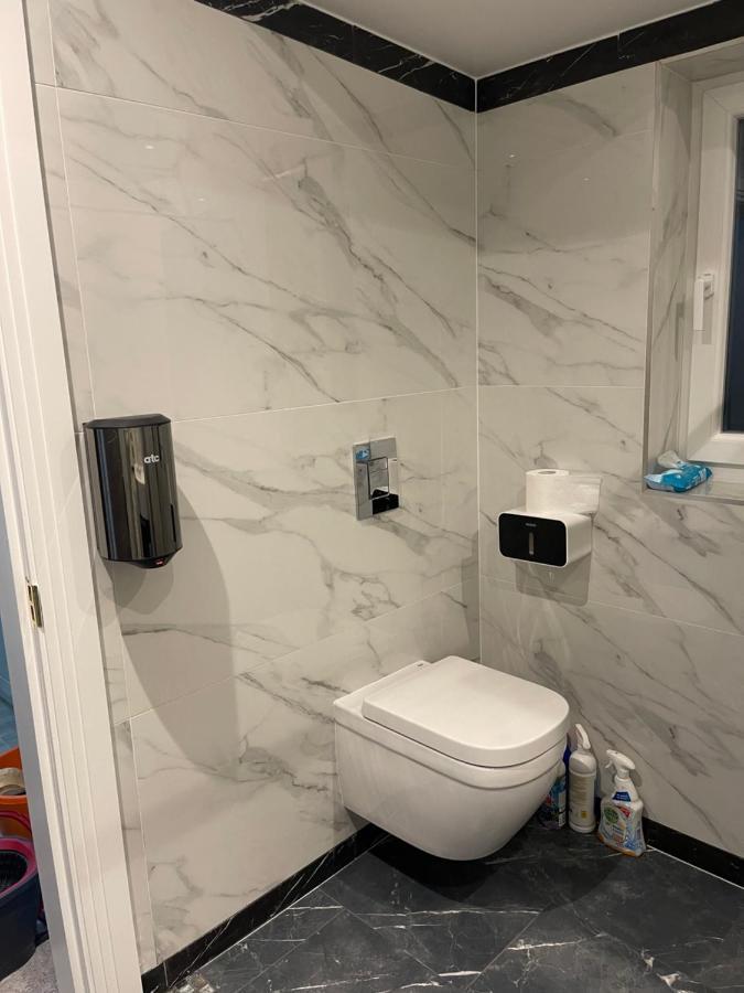 Modern Huge Double Room With Private Bathroom In Colindale Edgware Exteriör bild