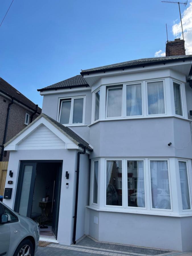Modern Huge Double Room With Private Bathroom In Colindale Edgware Exteriör bild
