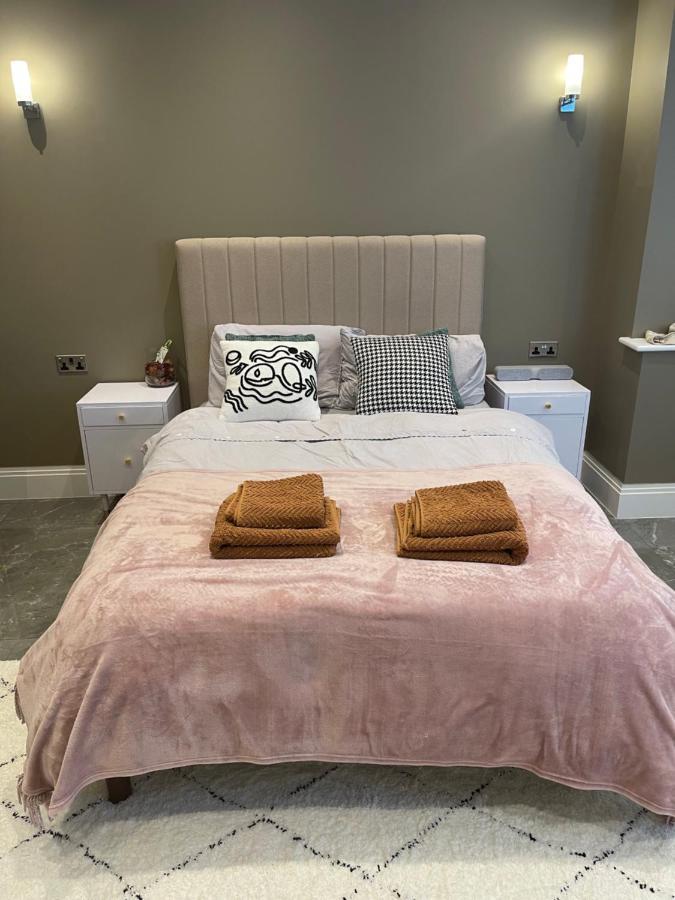 Modern Huge Double Room With Private Bathroom In Colindale Edgware Exteriör bild