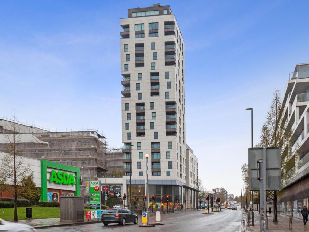 Modern Huge Double Room With Private Bathroom In Colindale Edgware Exteriör bild