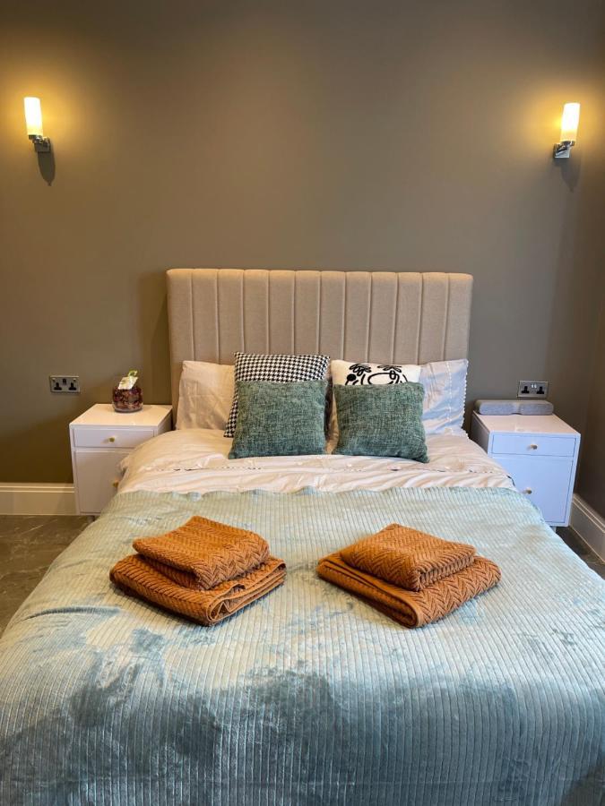 Modern Huge Double Room With Private Bathroom In Colindale Edgware Exteriör bild