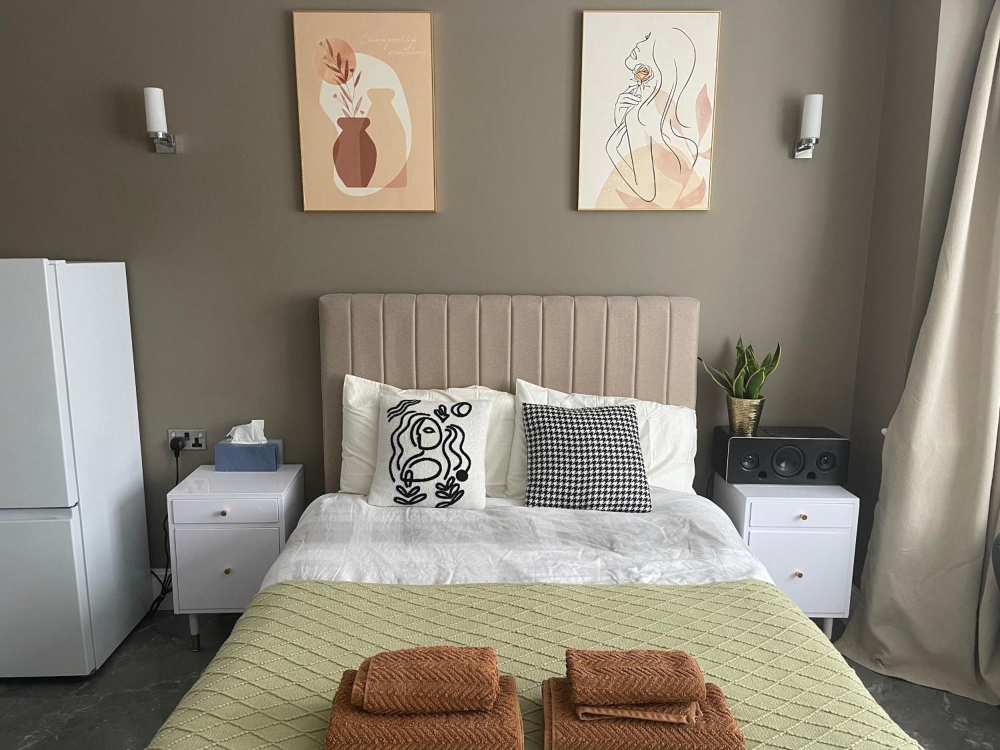 Modern Huge Double Room With Private Bathroom In Colindale Edgware Exteriör bild